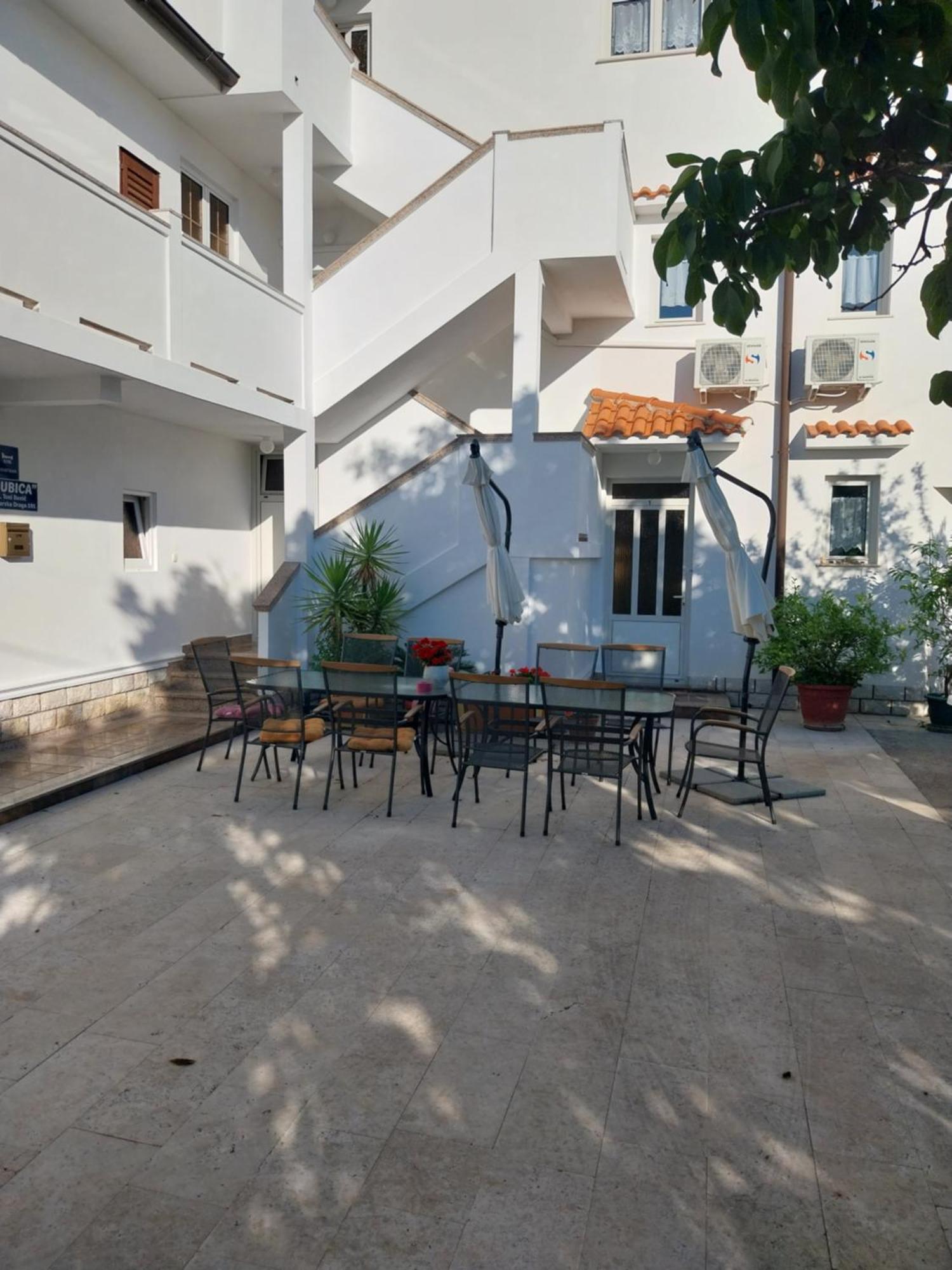 Ljubica Apartments And Rooms Supetarska Draga Exterior photo